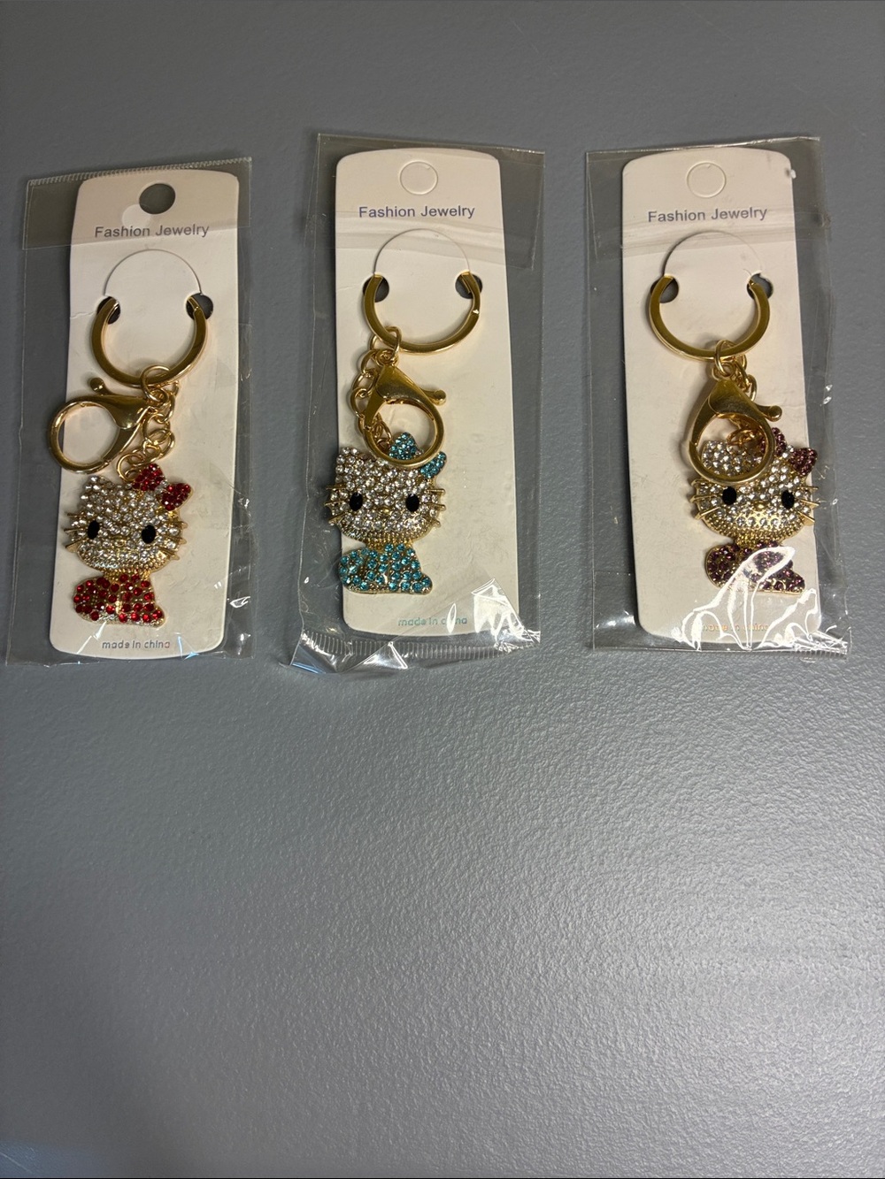 Hello Kitty - Picture 3 of 3